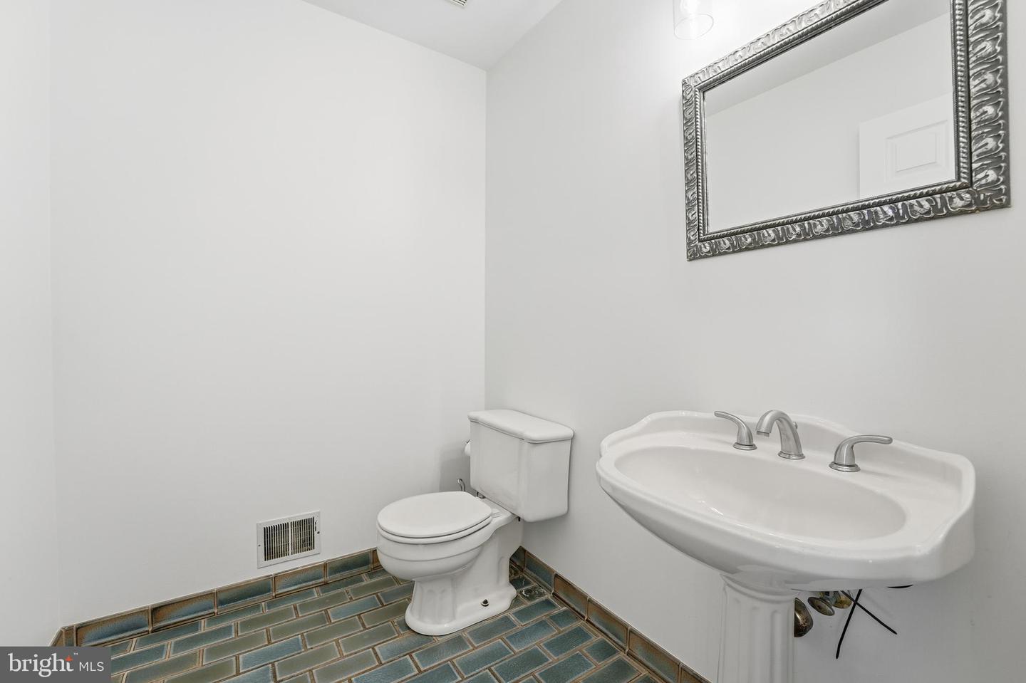 6743 LAKE DR, WARRENTON, Virginia 20187, 4 Bedrooms Bedrooms, 12 Rooms Rooms,3 BathroomsBathrooms,Residential,For sale,6743 LAKE DR,VAFQ2020240 MLS # VAFQ2020240 6743 LAKE DR, WARRENTON, Virginia 20187, 4 Bedrooms Bedrooms, 12 Rooms Rooms,3 BathroomsBathrooms,Residential,For sale,6743 LAKE DR,VAFQ2020240 MLS # VAFQ2020240