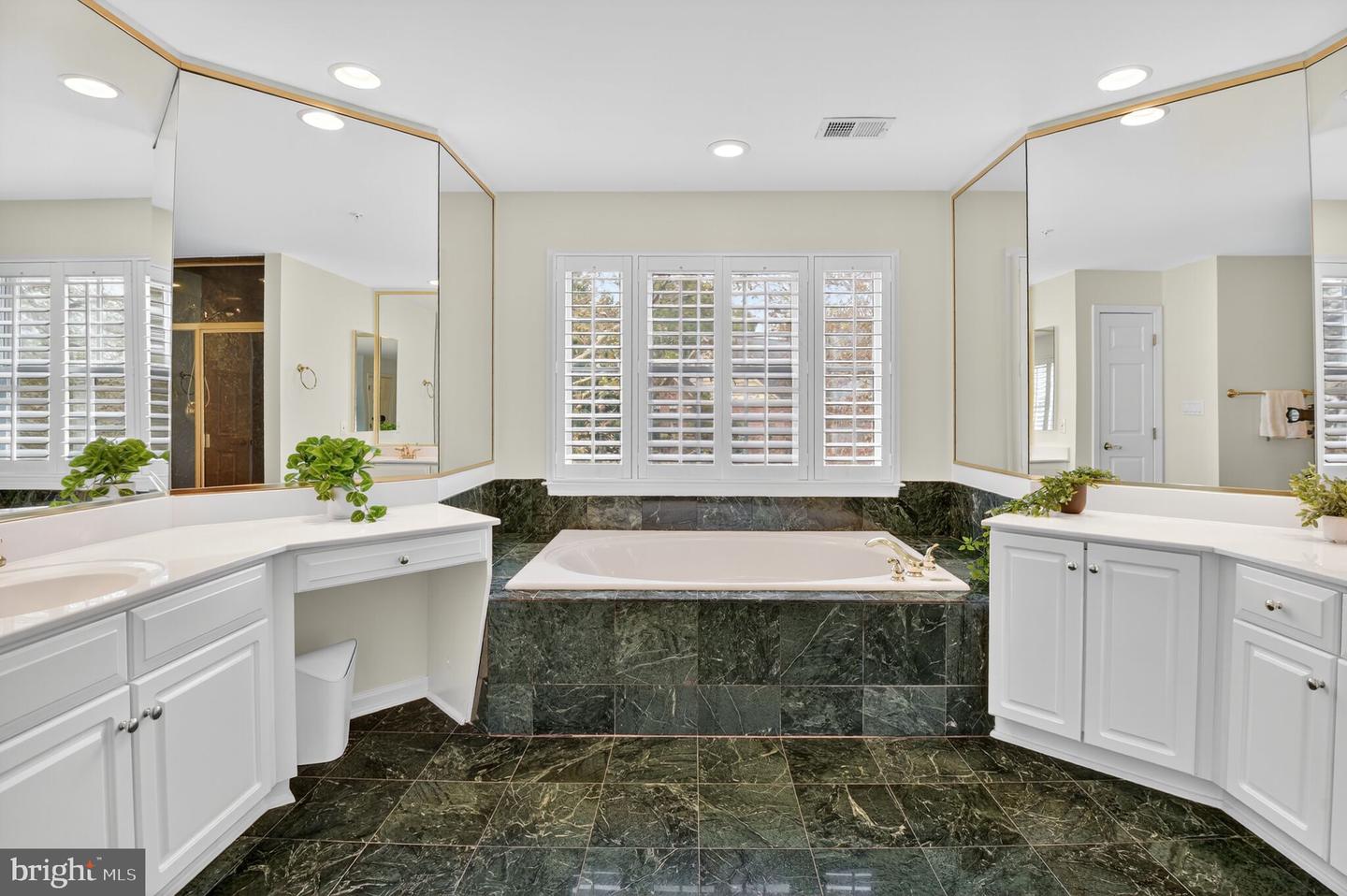 4015 MANSION DR NW, WASHINGTON, District Of Columbia 20007, 4 Bedrooms Bedrooms, ,4 BathroomsBathrooms,Residential,For sale,4015 MANSION DR NW,DCDC2243016 MLS # DCDC2243016