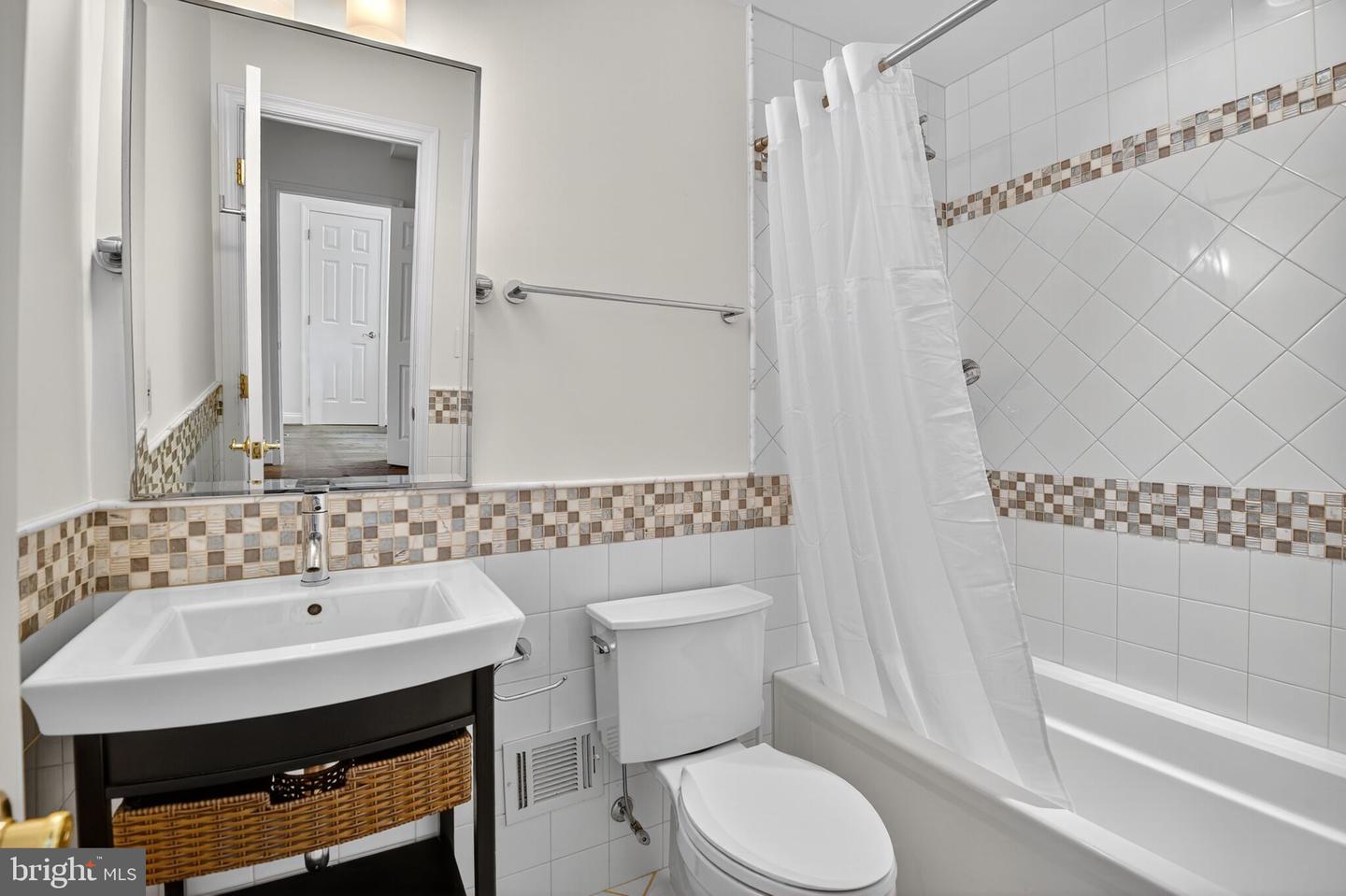 4015 MANSION DR NW, WASHINGTON, District Of Columbia 20007, 4 Bedrooms Bedrooms, ,4 BathroomsBathrooms,Residential,For sale,4015 MANSION DR NW,DCDC2243016 MLS # DCDC2243016