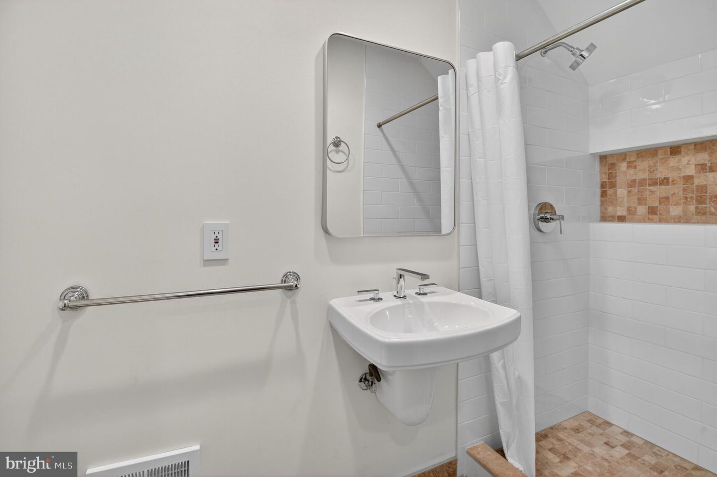 4015 MANSION DR NW, WASHINGTON, District Of Columbia 20007, 4 Bedrooms Bedrooms, ,4 BathroomsBathrooms,Residential,For sale,4015 MANSION DR NW,DCDC2243016 MLS # DCDC2243016