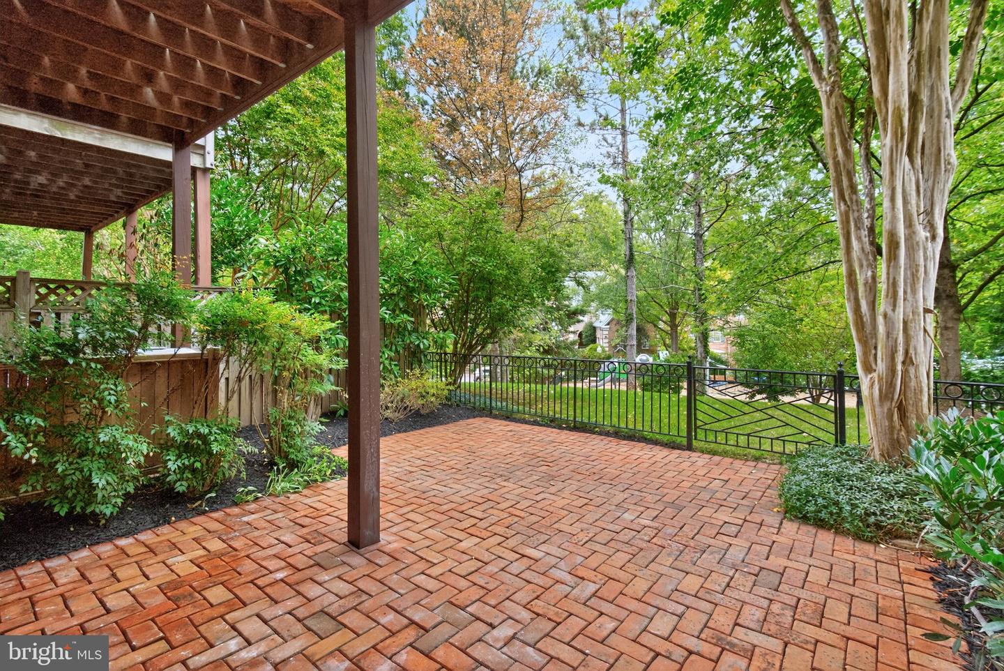 4015 MANSION DR NW, WASHINGTON, District Of Columbia 20007, 4 Bedrooms Bedrooms, ,4 BathroomsBathrooms,Residential,For sale,4015 MANSION DR NW,DCDC2243016 MLS # DCDC2243016