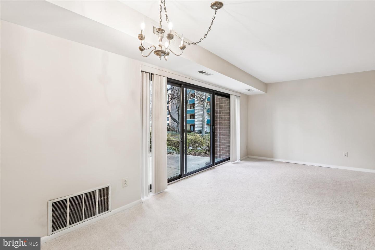 6147 LEESBURG PIKE #107, FALLS CHURCH, Virginia 22041, 2 Bedrooms Bedrooms, ,1 BathroomBathrooms,Residential,For sale,6147 LEESBURG PIKE #107,VAFX2287366 MLS # VAFX2287366