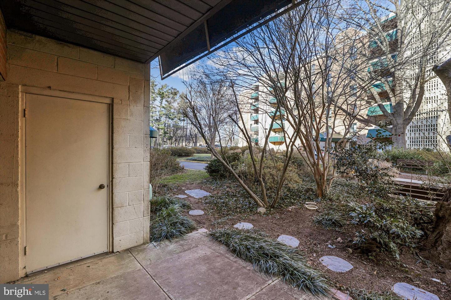 6147 LEESBURG PIKE #107, FALLS CHURCH, Virginia 22041, 2 Bedrooms Bedrooms, ,1 BathroomBathrooms,Residential,For sale,6147 LEESBURG PIKE #107,VAFX2287366 MLS # VAFX2287366