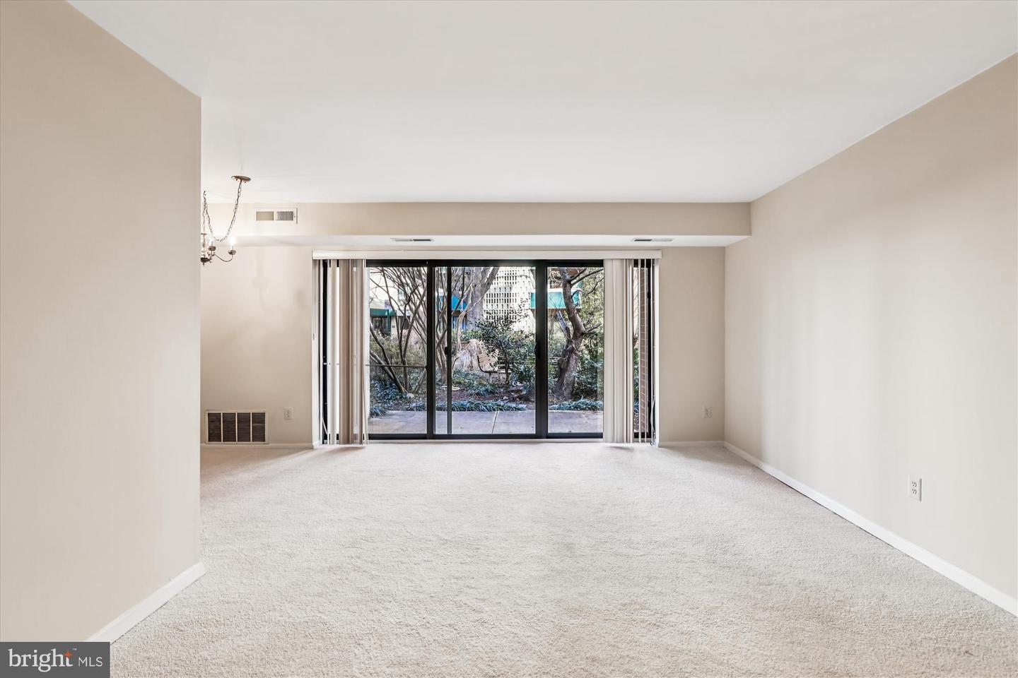 6147 LEESBURG PIKE #107, FALLS CHURCH, Virginia 22041, 2 Bedrooms Bedrooms, ,1 BathroomBathrooms,Residential,For sale,6147 LEESBURG PIKE #107,VAFX2287366 MLS # VAFX2287366