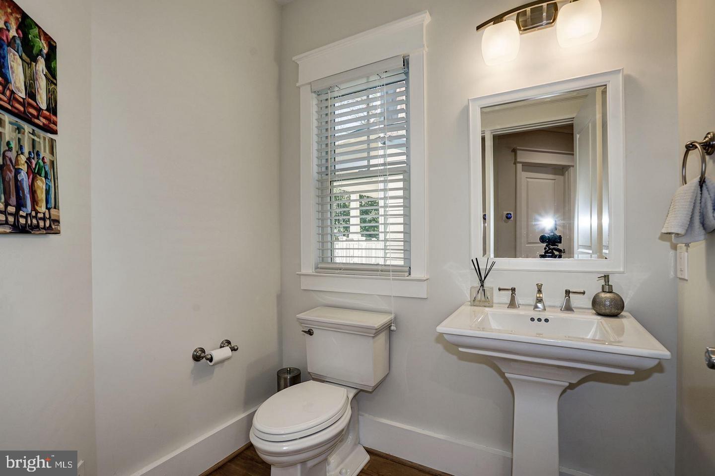 1919 N GEORGE MASON DR N, ARLINGTON, Virginia 22207, 4 Bedrooms Bedrooms, ,4 BathroomsBathrooms,Residential,For sale,1919 N GEORGE MASON DR N,VAAR2068100 MLS # VAAR2068100