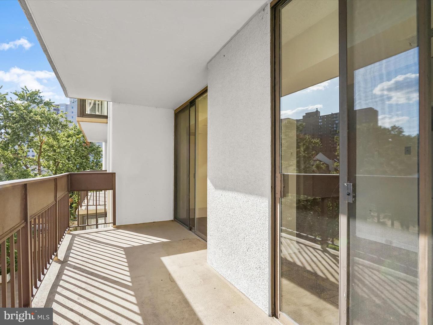 5300 HOLMES RUN PKWY #402, ALEXANDRIA, Virginia 22304, 2 Bedrooms Bedrooms, ,2 BathroomsBathrooms,Residential,For sale,5300 HOLMES RUN PKWY #402,VAAX2053500 MLS # VAAX2053500