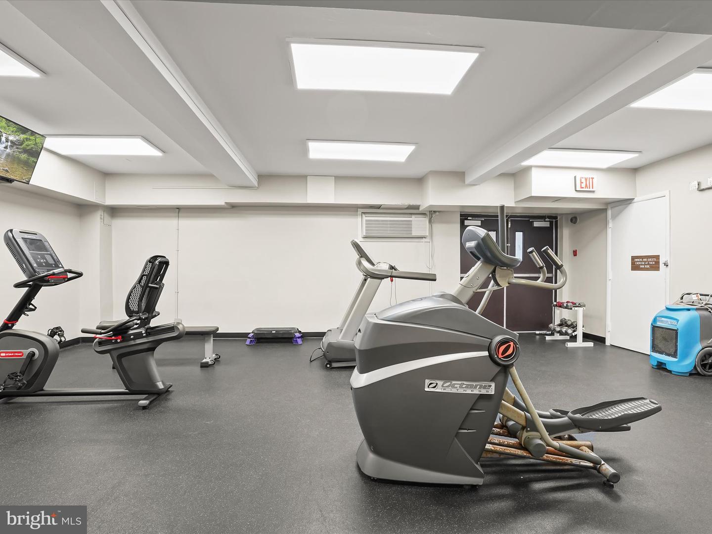 5300 HOLMES RUN PKWY #402, ALEXANDRIA, Virginia 22304, 2 Bedrooms Bedrooms, ,2 BathroomsBathrooms,Residential,For sale,5300 HOLMES RUN PKWY #402,VAAX2053500 MLS # VAAX2053500