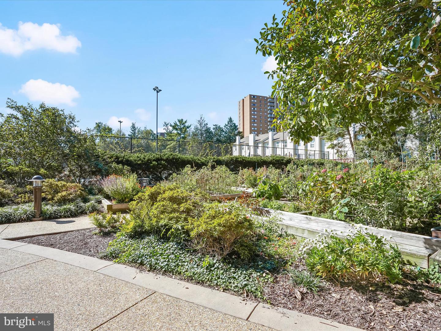 5300 HOLMES RUN PKWY #402, ALEXANDRIA, Virginia 22304, 2 Bedrooms Bedrooms, ,2 BathroomsBathrooms,Residential,For sale,5300 HOLMES RUN PKWY #402,VAAX2053500 MLS # VAAX2053500