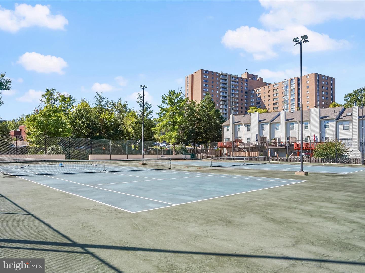 5300 HOLMES RUN PKWY #402, ALEXANDRIA, Virginia 22304, 2 Bedrooms Bedrooms, ,2 BathroomsBathrooms,Residential,For sale,5300 HOLMES RUN PKWY #402,VAAX2053500 MLS # VAAX2053500