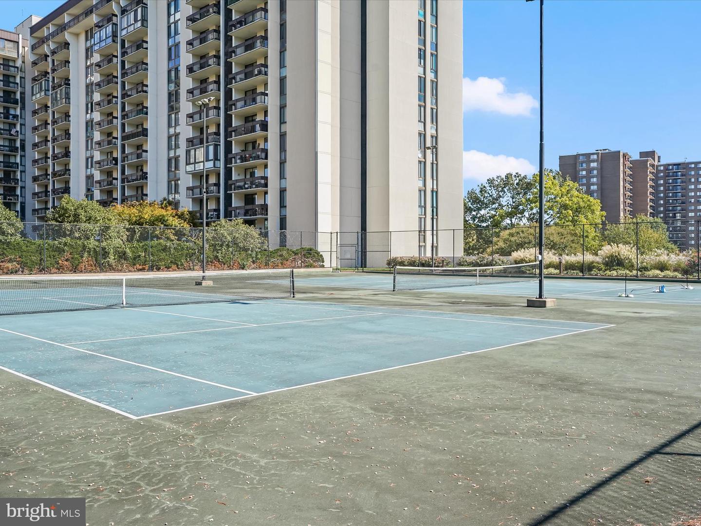 5300 HOLMES RUN PKWY #402, ALEXANDRIA, Virginia 22304, 2 Bedrooms Bedrooms, ,2 BathroomsBathrooms,Residential,For sale,5300 HOLMES RUN PKWY #402,VAAX2053500 MLS # VAAX2053500