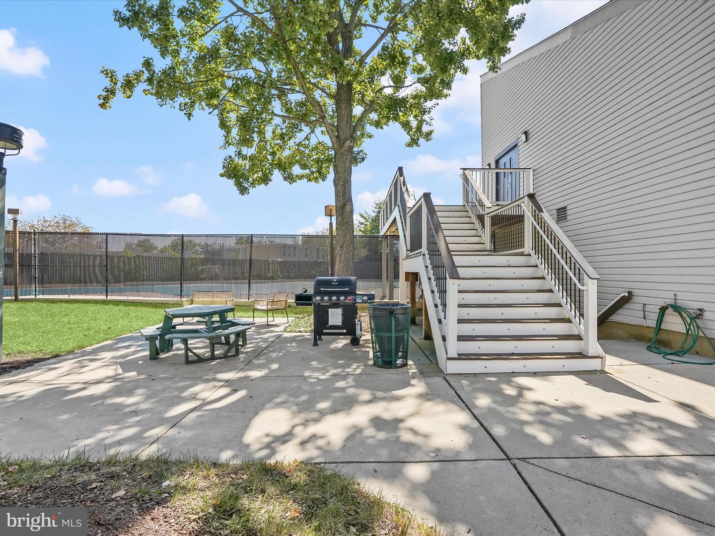 5300 HOLMES RUN PKWY #402, ALEXANDRIA, Virginia 22304, 2 Bedrooms Bedrooms, ,2 BathroomsBathrooms,Residential,For sale,5300 HOLMES RUN PKWY #402,VAAX2053500 MLS # VAAX2053500