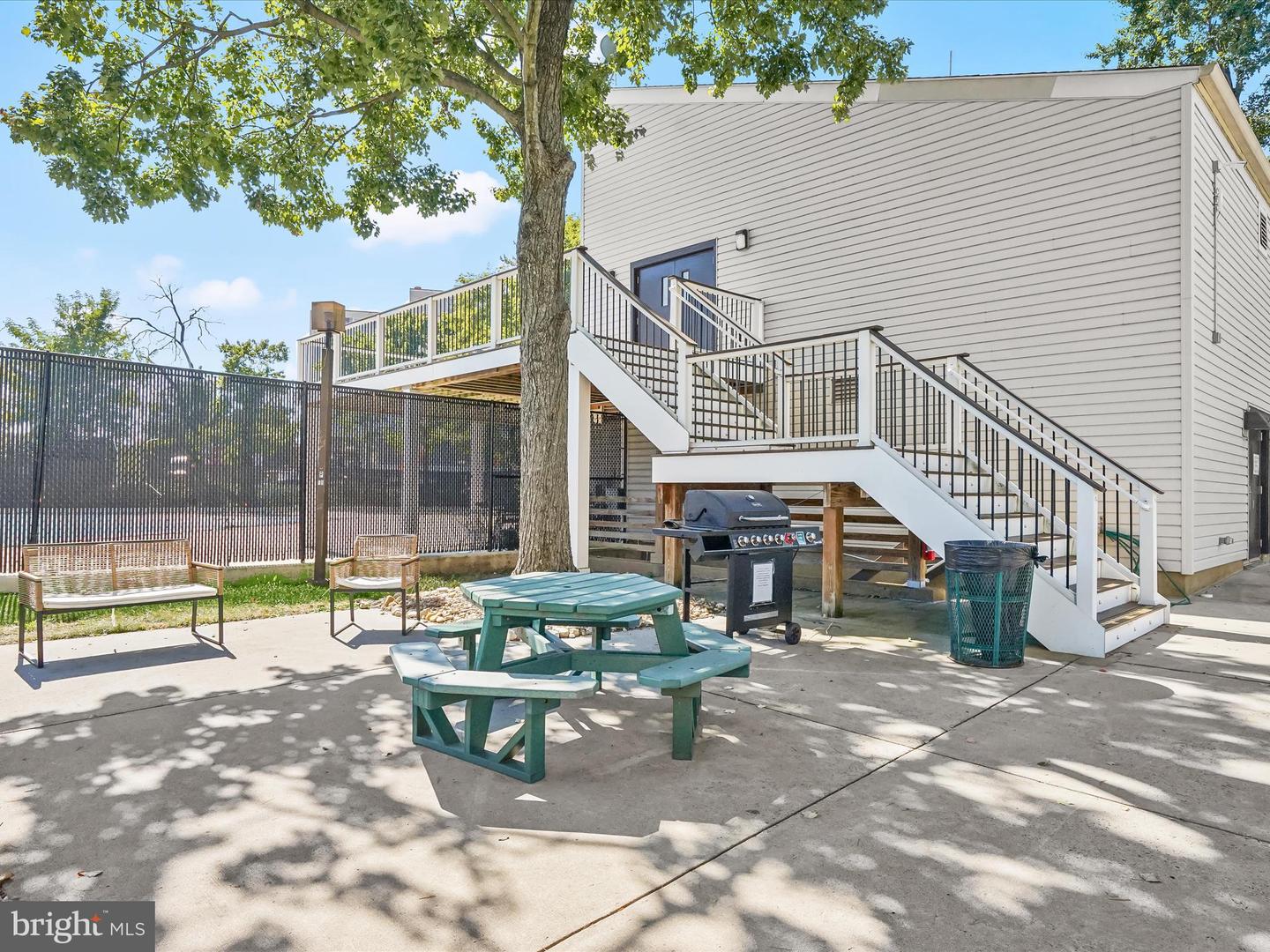 5300 HOLMES RUN PKWY #402, ALEXANDRIA, Virginia 22304, 2 Bedrooms Bedrooms, ,2 BathroomsBathrooms,Residential,For sale,5300 HOLMES RUN PKWY #402,VAAX2053500 MLS # VAAX2053500