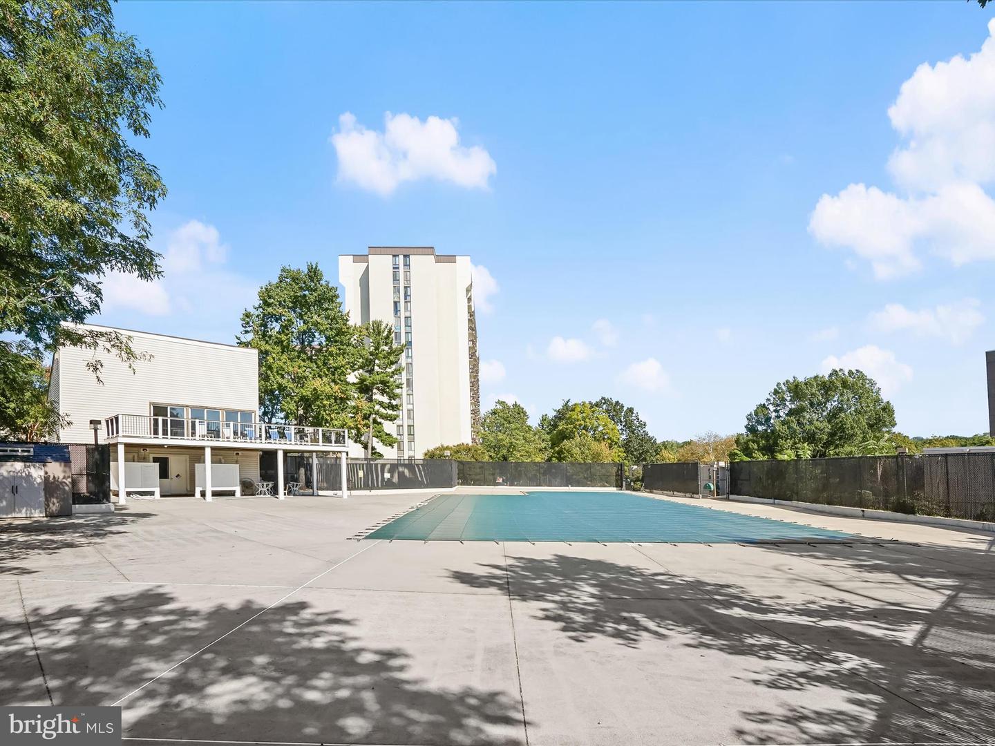 5300 HOLMES RUN PKWY #402, ALEXANDRIA, Virginia 22304, 2 Bedrooms Bedrooms, ,2 BathroomsBathrooms,Residential,For sale,5300 HOLMES RUN PKWY #402,VAAX2053500 MLS # VAAX2053500