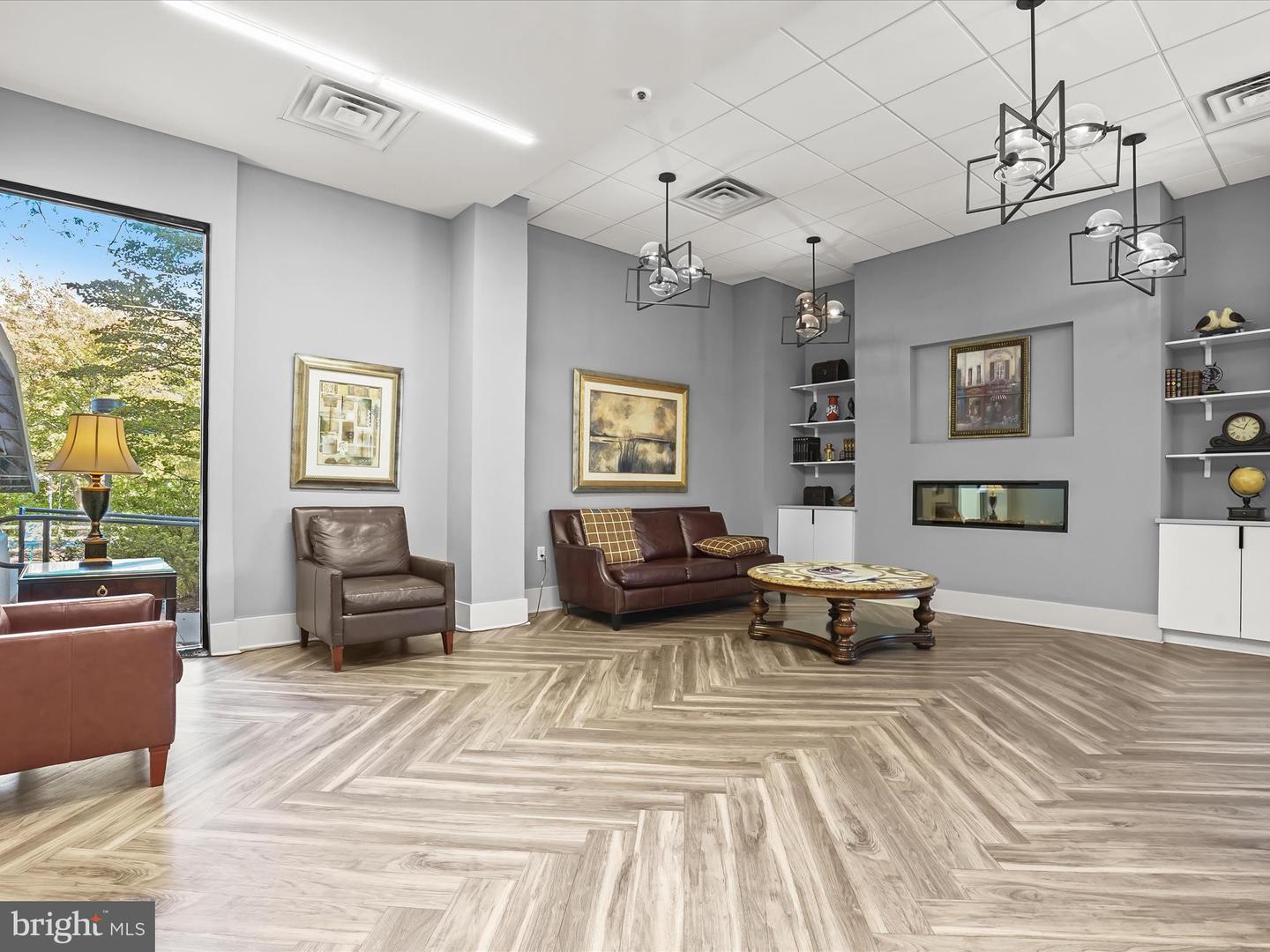 5300 HOLMES RUN PKWY #402, ALEXANDRIA, Virginia 22304, 2 Bedrooms Bedrooms, ,2 BathroomsBathrooms,Residential,For sale,5300 HOLMES RUN PKWY #402,VAAX2053500 MLS # VAAX2053500