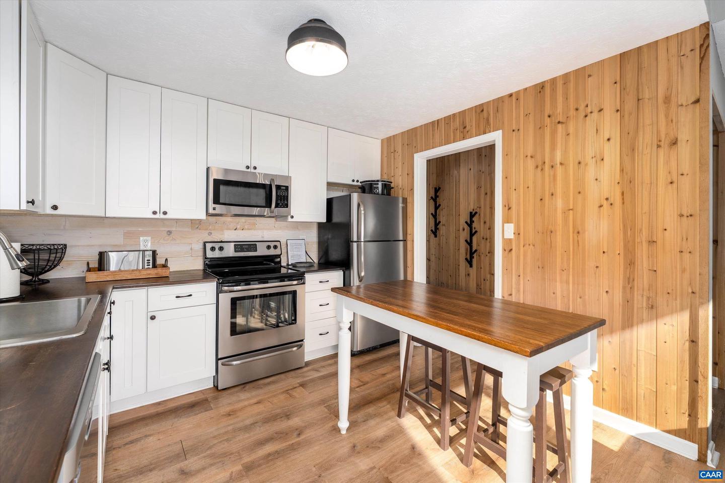 138 OAK LN, WINTERGREEN RESORT, Virginia 22967, 3 Bedrooms Bedrooms, ,2 BathroomsBathrooms,Residential,For sale,138 OAK LN,672800 MLS # 672800