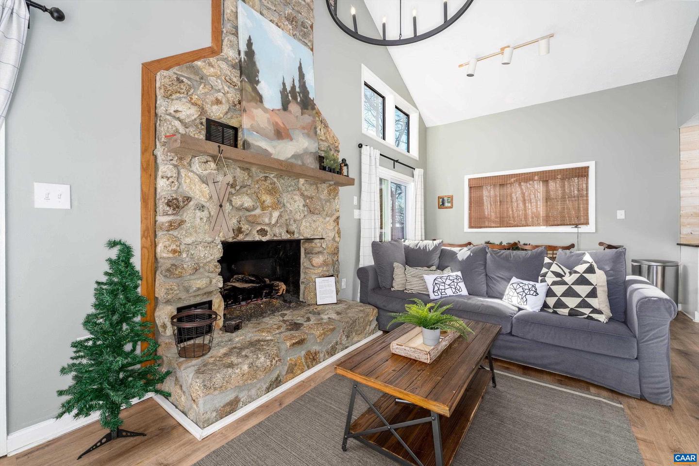 138 OAK LN, WINTERGREEN RESORT, Virginia 22967, 3 Bedrooms Bedrooms, ,2 BathroomsBathrooms,Residential,For sale,138 OAK LN,672800 MLS # 672800