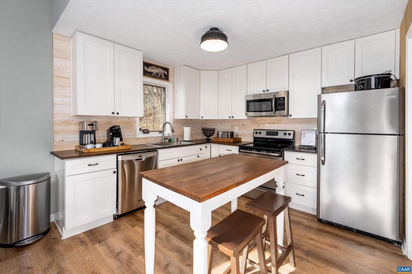 138 OAK LN, WINTERGREEN RESORT, Virginia 22967, 3 Bedrooms Bedrooms, ,2 BathroomsBathrooms,Residential,For sale,138 OAK LN,672800 MLS # 672800