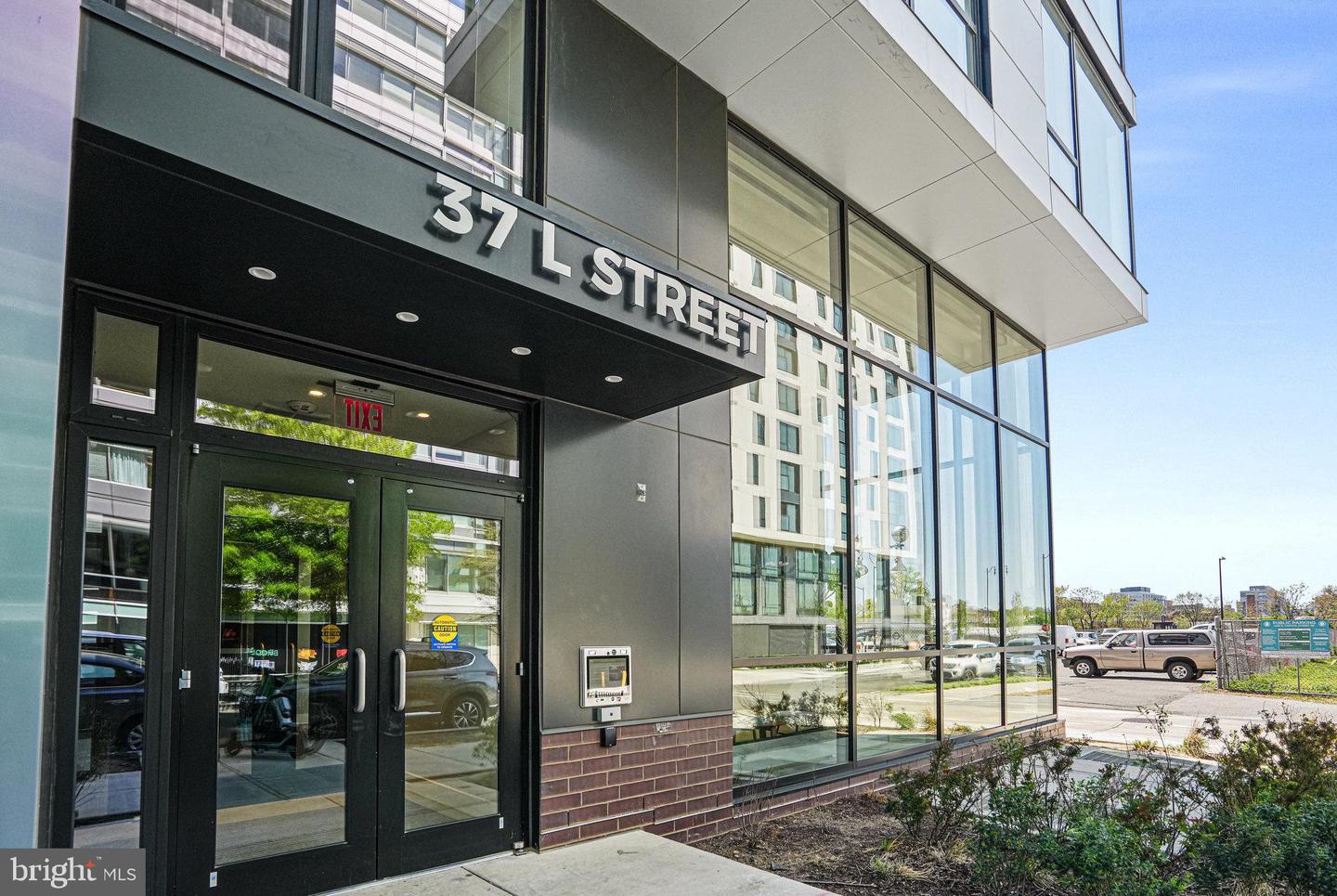 37 L ST SE #101, WASHINGTON, District Of Columbia 20003, 2 Bedrooms Bedrooms, ,1 BathroomBathrooms,Residential,For sale,37 L ST SE #101,DCDC2243100 MLS # DCDC2243100