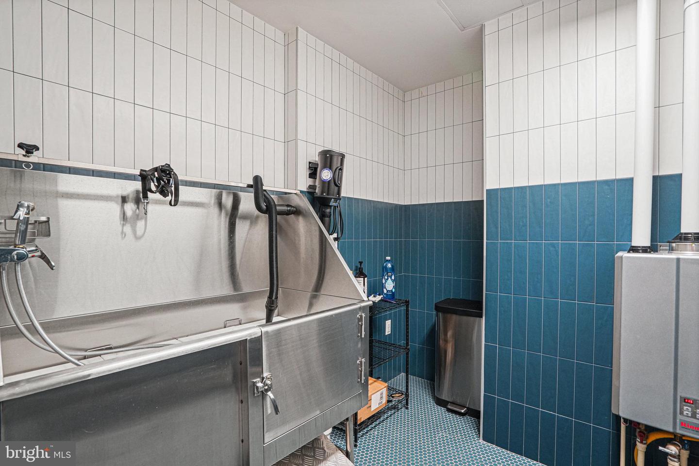 37 L ST SE #101, WASHINGTON, District Of Columbia 20003, 2 Bedrooms Bedrooms, ,1 BathroomBathrooms,Residential,For sale,37 L ST SE #101,DCDC2243100 MLS # DCDC2243100