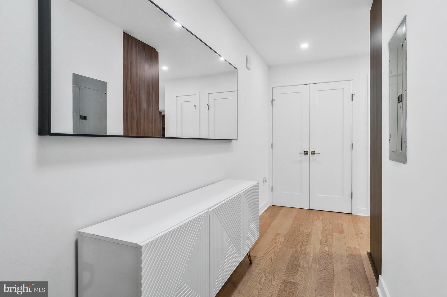 37 L ST SE #101, WASHINGTON, District Of Columbia 20003, 2 Bedrooms Bedrooms, ,1 BathroomBathrooms,Residential,For sale,37 L ST SE #101,DCDC2243100 MLS # DCDC2243100