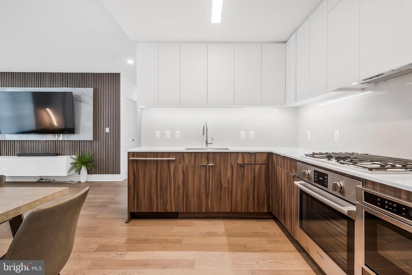 37 L ST SE #101, WASHINGTON, District Of Columbia 20003, 2 Bedrooms Bedrooms, ,1 BathroomBathrooms,Residential,For sale,37 L ST SE #101,DCDC2243100 MLS # DCDC2243100