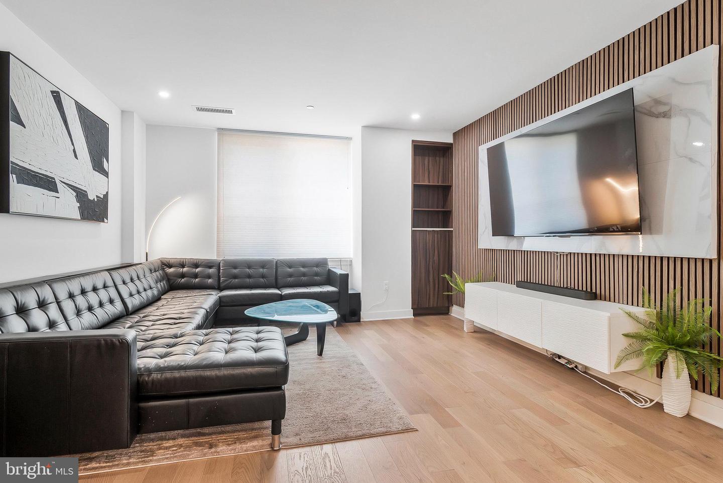 37 L ST SE #101, WASHINGTON, District Of Columbia 20003, 2 Bedrooms Bedrooms, ,1 BathroomBathrooms,Residential,For sale,37 L ST SE #101,DCDC2243100 MLS # DCDC2243100