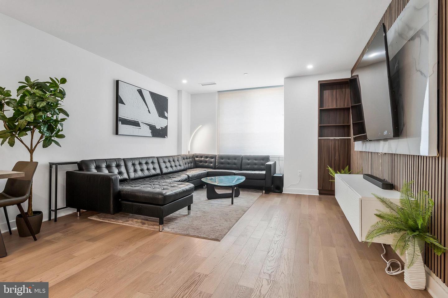 37 L ST SE #101, WASHINGTON, District Of Columbia 20003, 2 Bedrooms Bedrooms, ,1 BathroomBathrooms,Residential,For sale,37 L ST SE #101,DCDC2243100 MLS # DCDC2243100