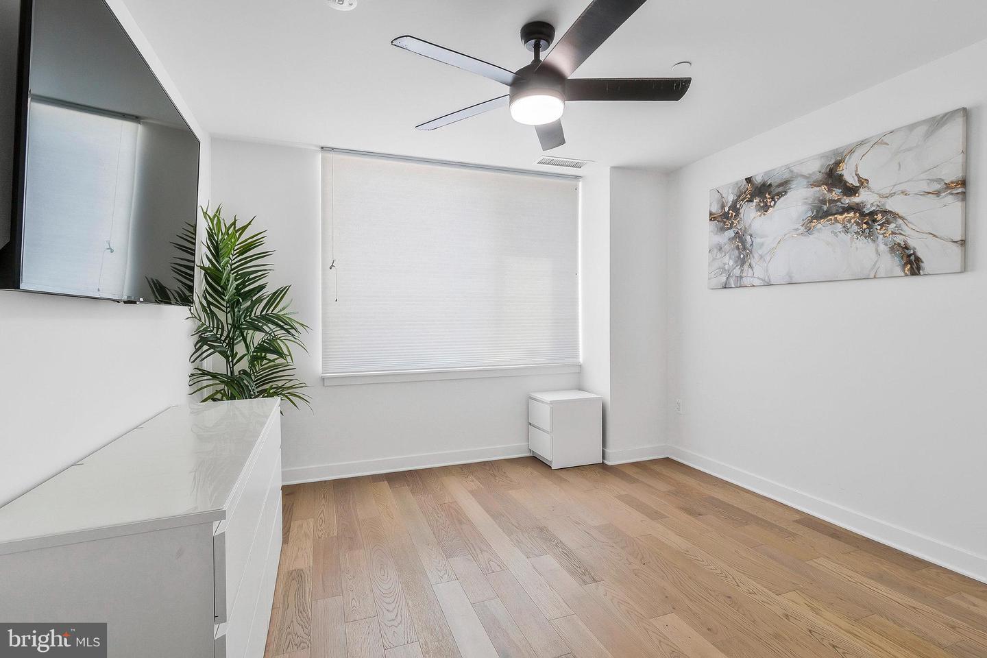 37 L ST SE #101, WASHINGTON, District Of Columbia 20003, 2 Bedrooms Bedrooms, ,1 BathroomBathrooms,Residential,For sale,37 L ST SE #101,DCDC2243100 MLS # DCDC2243100