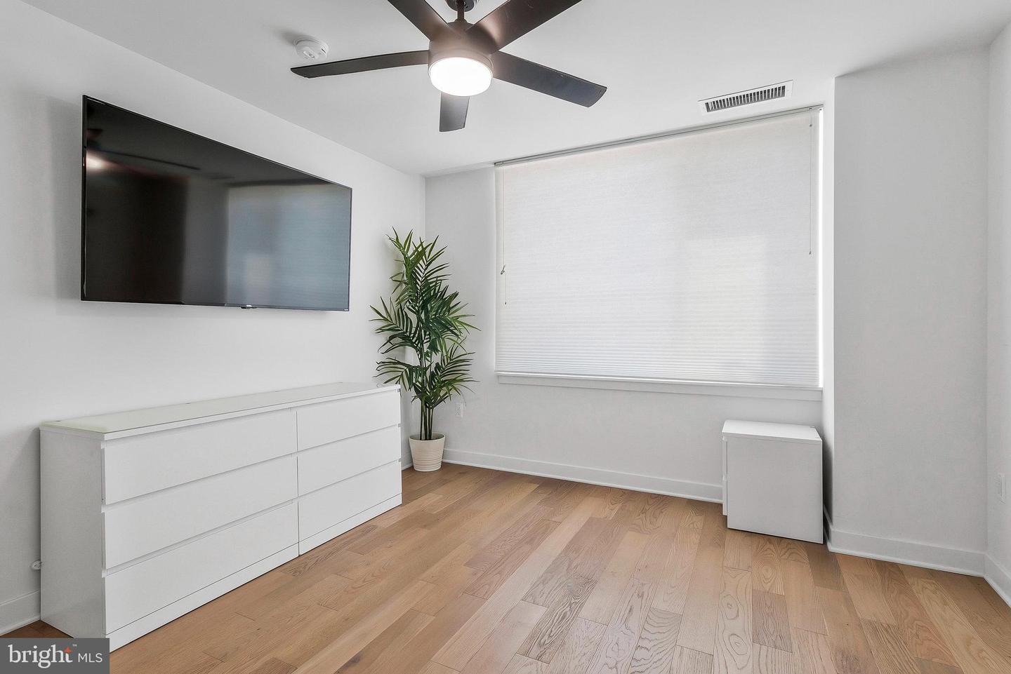 37 L ST SE #101, WASHINGTON, District Of Columbia 20003, 2 Bedrooms Bedrooms, ,1 BathroomBathrooms,Residential,For sale,37 L ST SE #101,DCDC2243100 MLS # DCDC2243100