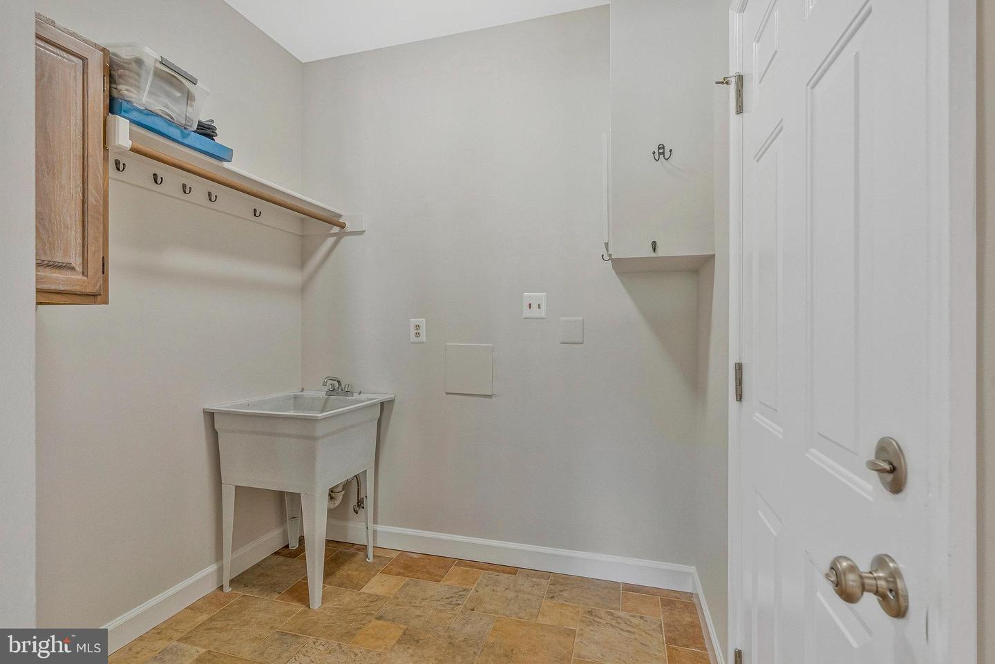 116 LAKE DR, STERLING, Virginia 20164, 4 Bedrooms Bedrooms, ,4 BathroomsBathrooms,Residential,For sale,116 LAKE DR,VALO2105430 MLS # VALO2105430