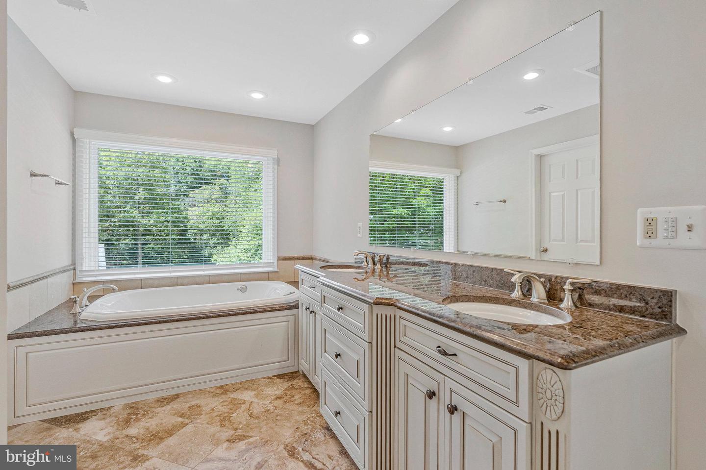 116 LAKE DR, STERLING, Virginia 20164, 4 Bedrooms Bedrooms, ,4 BathroomsBathrooms,Residential,For sale,116 LAKE DR,VALO2105430 MLS # VALO2105430