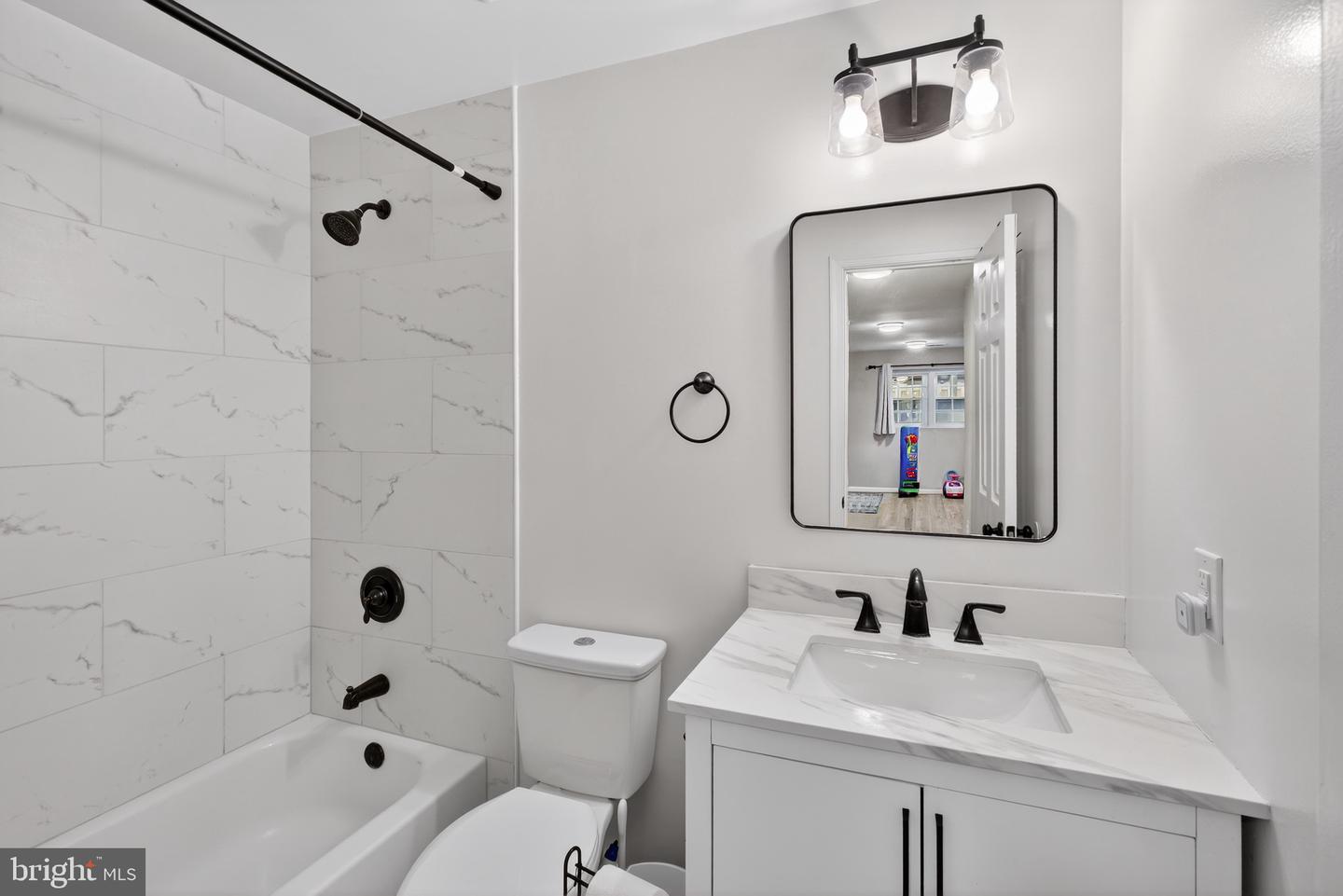 5920 BARON KENT LN, CENTREVILLE, Virginia 20120, 4 Bedrooms Bedrooms, ,3 BathroomsBathrooms,Residential,For sale,5920 BARON KENT LN,VAFX2282384 MLS # VAFX2282384