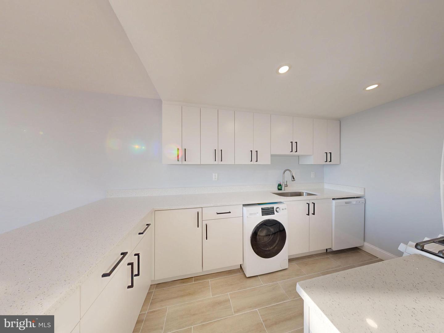 4600 DUKE ST #1524, ALEXANDRIA, Virginia 22304, 2 Bedrooms Bedrooms, ,1 BathroomBathrooms,Residential,For sale,4600 DUKE ST #1524,VAAX2053104 MLS # VAAX2053104