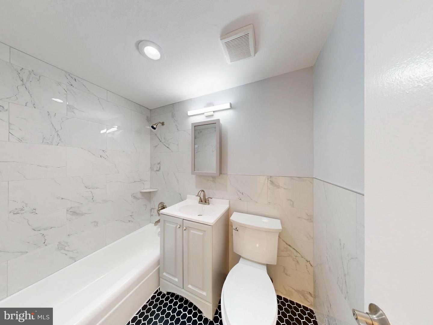 4600 DUKE ST #1524, ALEXANDRIA, Virginia 22304, 2 Bedrooms Bedrooms, ,1 BathroomBathrooms,Residential,For sale,4600 DUKE ST #1524,VAAX2053104 MLS # VAAX2053104