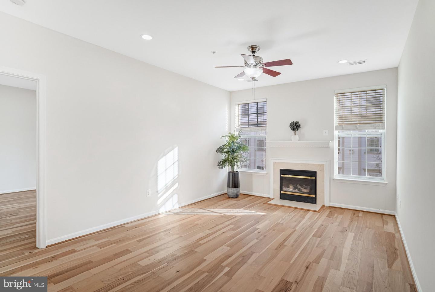 11623 CAVALIER LANDING CT #304, FAIRFAX, Virginia 22030, 3 Bedrooms Bedrooms, ,3 BathroomsBathrooms,Residential,For sale,11623 CAVALIER LANDING CT #304,VAFX2286014 MLS # VAFX2286014