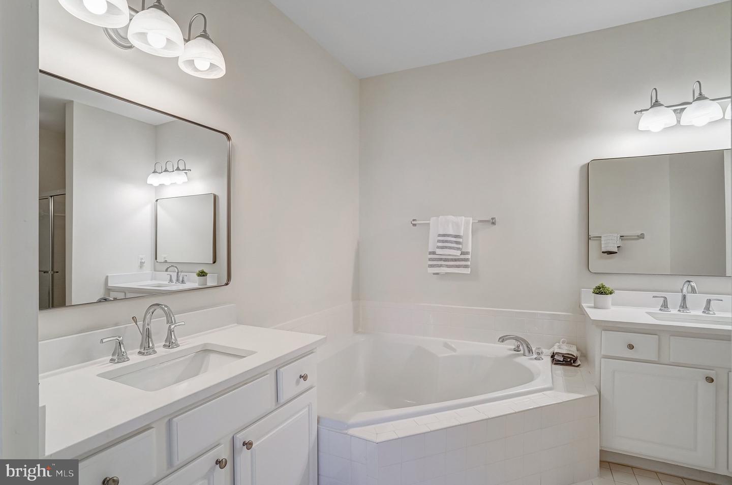 11623 CAVALIER LANDING CT #304, FAIRFAX, Virginia 22030, 3 Bedrooms Bedrooms, ,3 BathroomsBathrooms,Residential,For sale,11623 CAVALIER LANDING CT #304,VAFX2286014 MLS # VAFX2286014