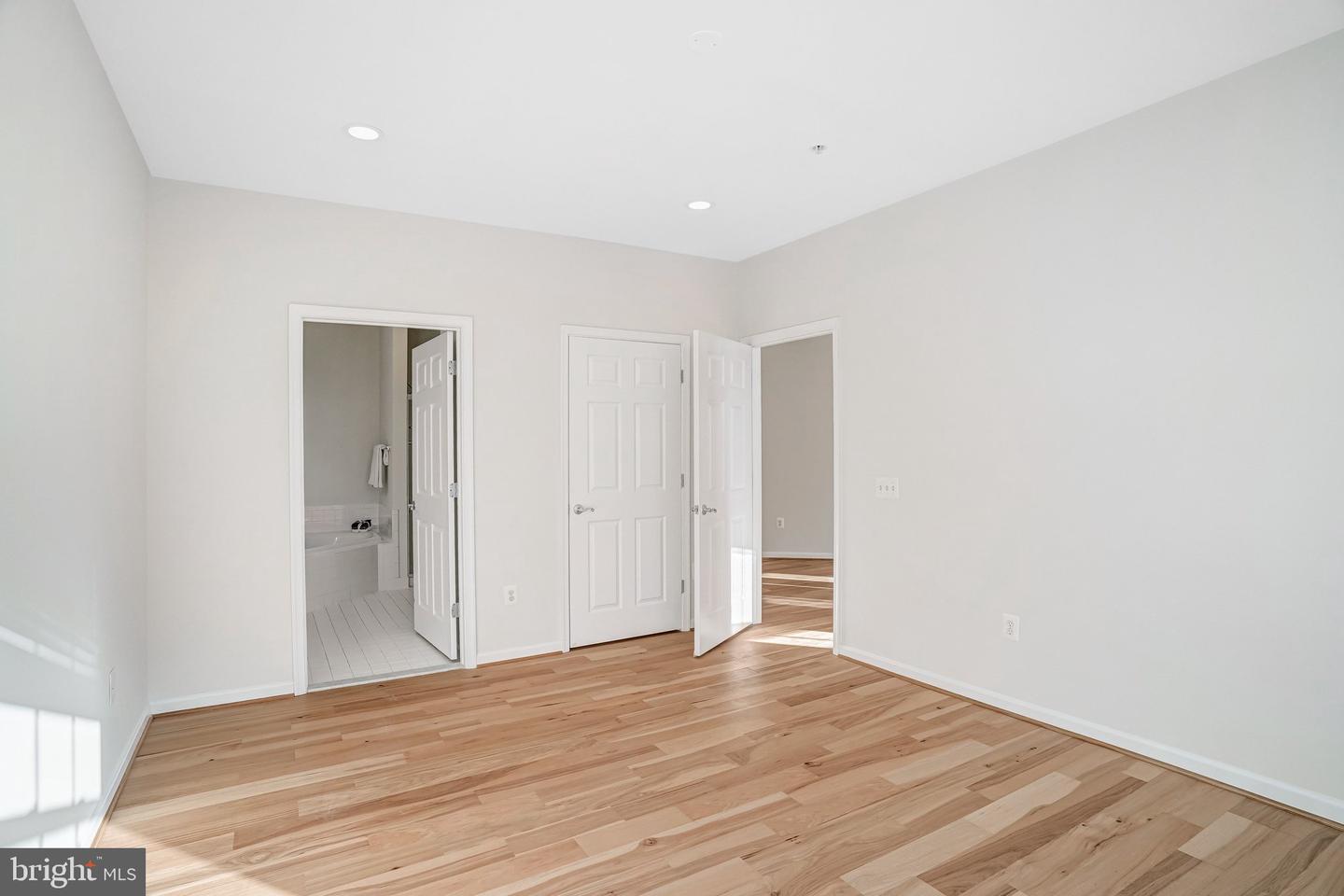 11623 CAVALIER LANDING CT #304, FAIRFAX, Virginia 22030, 3 Bedrooms Bedrooms, ,3 BathroomsBathrooms,Residential,For sale,11623 CAVALIER LANDING CT #304,VAFX2286014 MLS # VAFX2286014