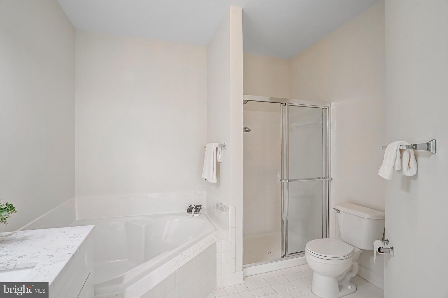 11623 CAVALIER LANDING CT #304, FAIRFAX, Virginia 22030, 3 Bedrooms Bedrooms, ,3 BathroomsBathrooms,Residential,For sale,11623 CAVALIER LANDING CT #304,VAFX2286014 MLS # VAFX2286014