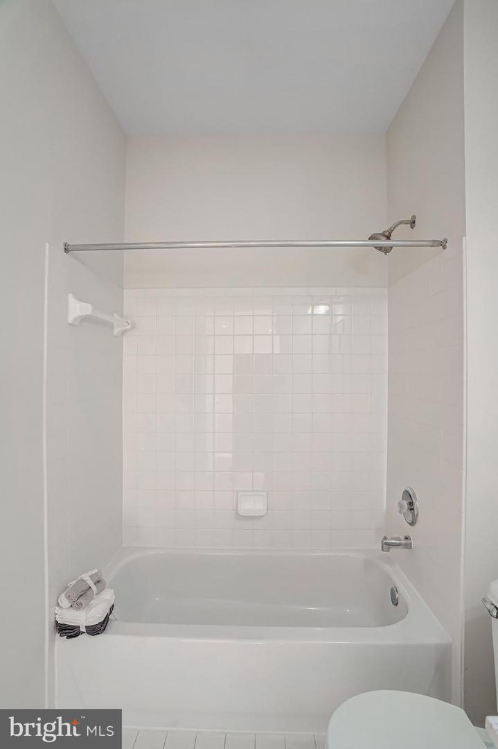 11623 CAVALIER LANDING CT #304, FAIRFAX, Virginia 22030, 3 Bedrooms Bedrooms, ,3 BathroomsBathrooms,Residential,For sale,11623 CAVALIER LANDING CT #304,VAFX2286014 MLS # VAFX2286014