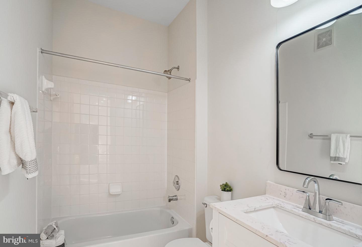 11623 CAVALIER LANDING CT #304, FAIRFAX, Virginia 22030, 3 Bedrooms Bedrooms, ,3 BathroomsBathrooms,Residential,For sale,11623 CAVALIER LANDING CT #304,VAFX2286014 MLS # VAFX2286014