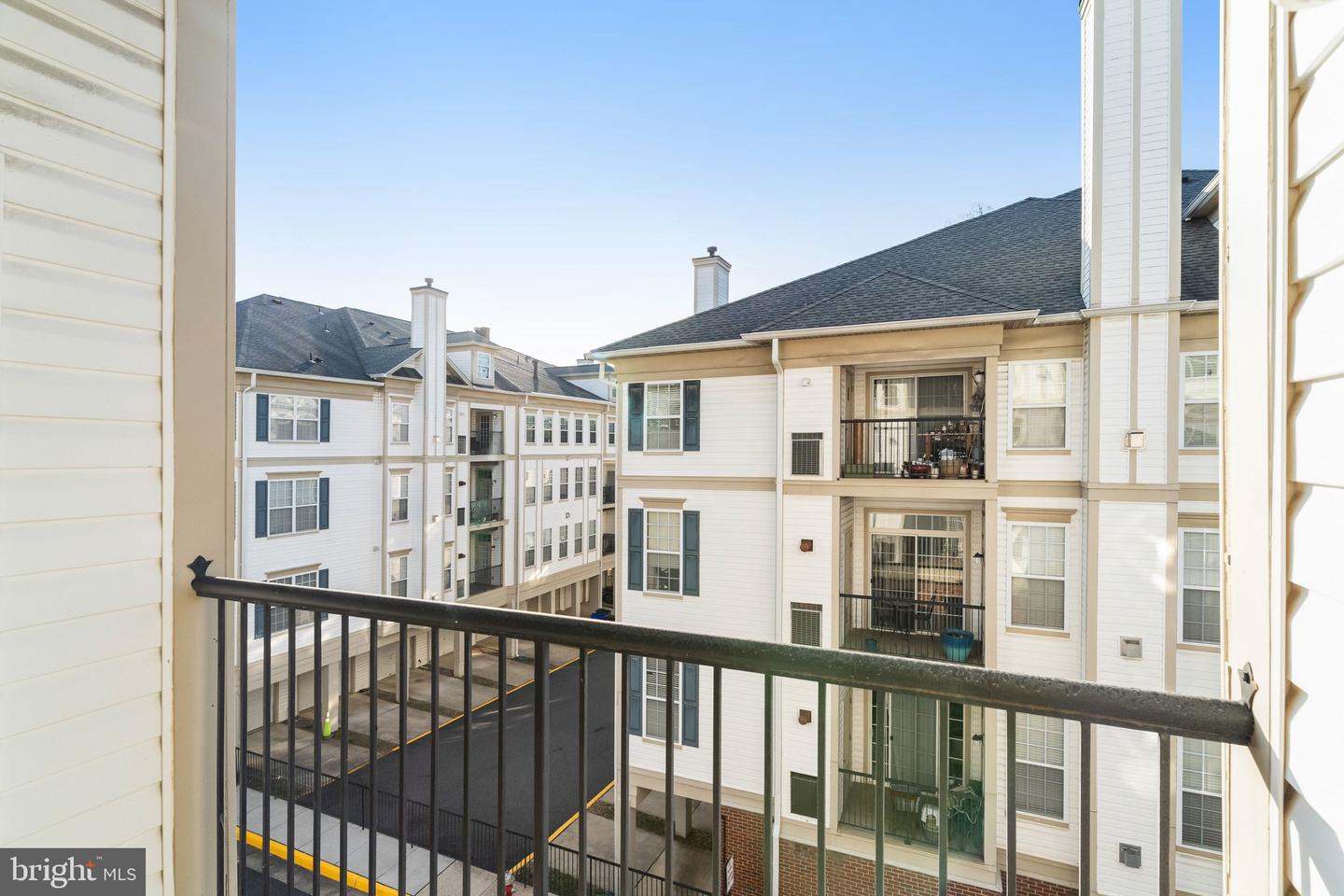 11623 CAVALIER LANDING CT #304, FAIRFAX, Virginia 22030, 3 Bedrooms Bedrooms, ,3 BathroomsBathrooms,Residential,For sale,11623 CAVALIER LANDING CT #304,VAFX2286014 MLS # VAFX2286014