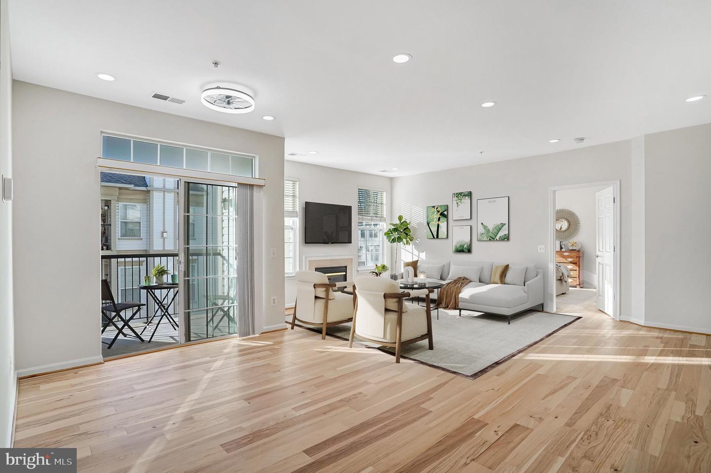 11623 CAVALIER LANDING CT #304, FAIRFAX, Virginia 22030, 3 Bedrooms Bedrooms, ,3 BathroomsBathrooms,Residential,For sale,11623 CAVALIER LANDING CT #304,VAFX2286014 MLS # VAFX2286014