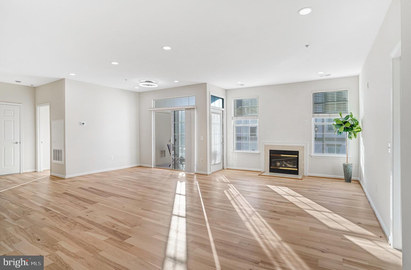 11623 CAVALIER LANDING CT #304, FAIRFAX, Virginia 22030, 3 Bedrooms Bedrooms, ,3 BathroomsBathrooms,Residential,For sale,11623 CAVALIER LANDING CT #304,VAFX2286014 MLS # VAFX2286014