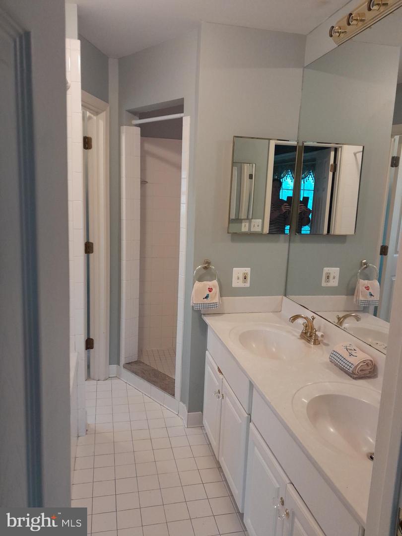 100 FOX RUN TER, MIDDLEBURG, Virginia 20117, 4 Bedrooms Bedrooms, ,4 BathroomsBathrooms,Residential,For sale,100 FOX RUN TER,VALO2114368 MLS # VALO2114368