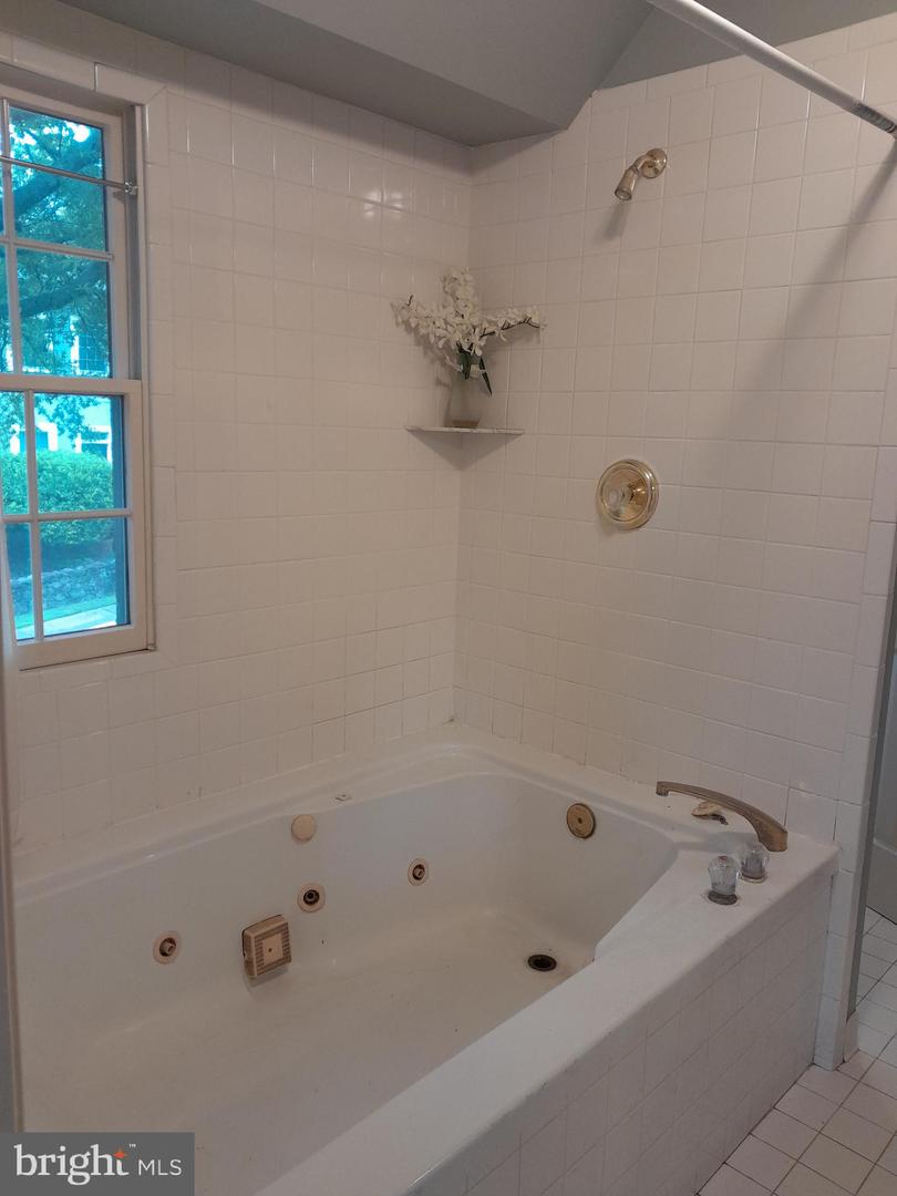 100 FOX RUN TER, MIDDLEBURG, Virginia 20117, 4 Bedrooms Bedrooms, ,4 BathroomsBathrooms,Residential,For sale,100 FOX RUN TER,VALO2114368 MLS # VALO2114368