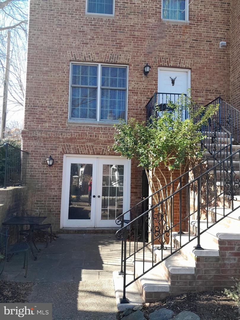 100 FOX RUN TER, MIDDLEBURG, Virginia 20117, 4 Bedrooms Bedrooms, ,4 BathroomsBathrooms,Residential,For sale,100 FOX RUN TER,VALO2114368 MLS # VALO2114368