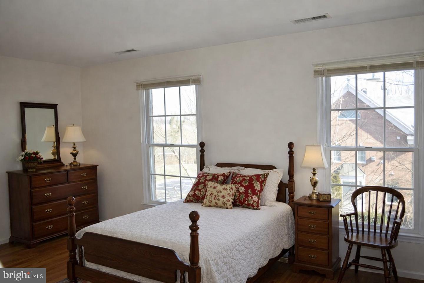 100 FOX RUN TER, MIDDLEBURG, Virginia 20117, 4 Bedrooms Bedrooms, ,4 BathroomsBathrooms,Residential,For sale,100 FOX RUN TER,VALO2114368 MLS # VALO2114368