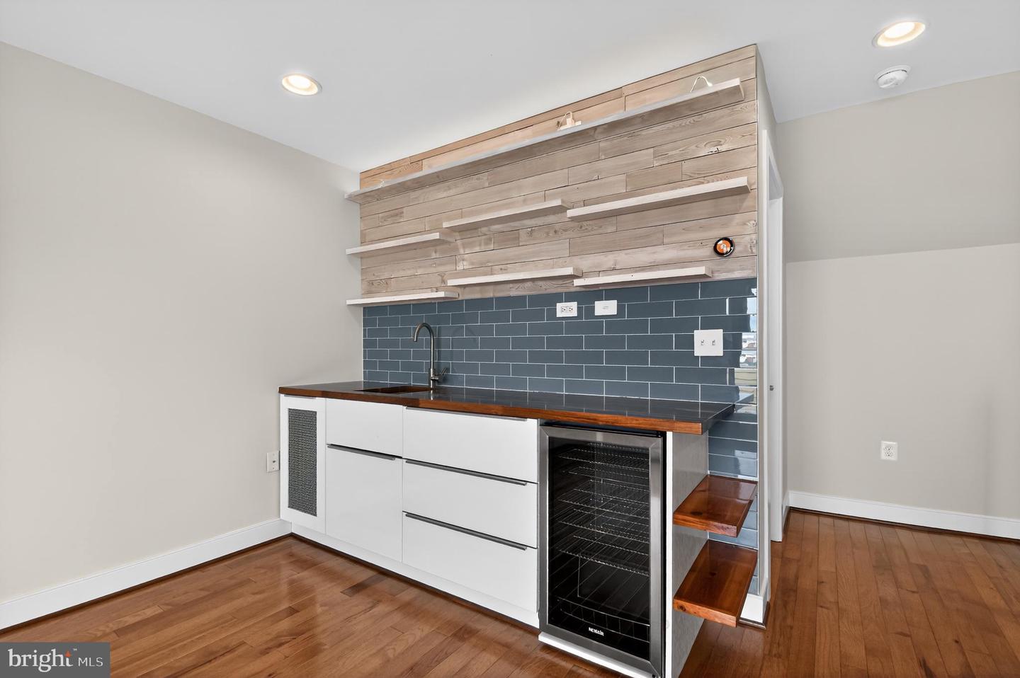 716 DIAMOND AVE, ALEXANDRIA, Virginia 22301, 3 Bedrooms Bedrooms, ,3 BathroomsBathrooms,Residential,For sale,716 DIAMOND AVE,VAAX2053444 MLS # VAAX2053444