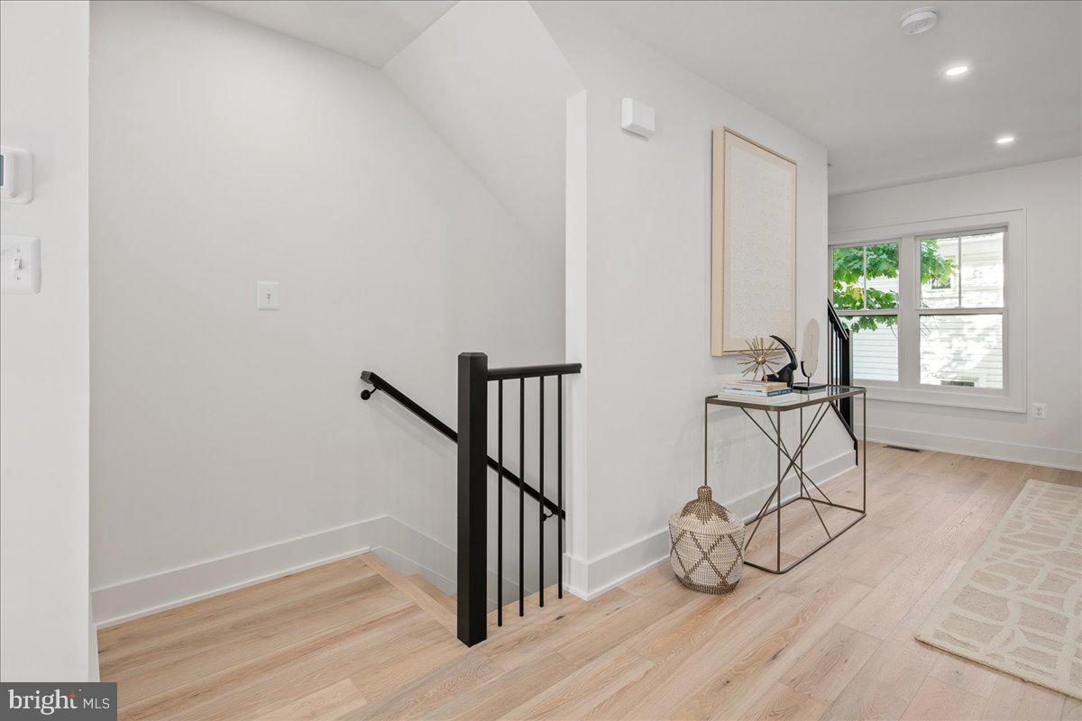 915 N IRVING ST, ARLINGTON, Virginia 22201, 4 Bedrooms Bedrooms, ,4 BathroomsBathrooms,Residential,For sale,915 N IRVING ST,VAAR2068142 MLS # VAAR2068142