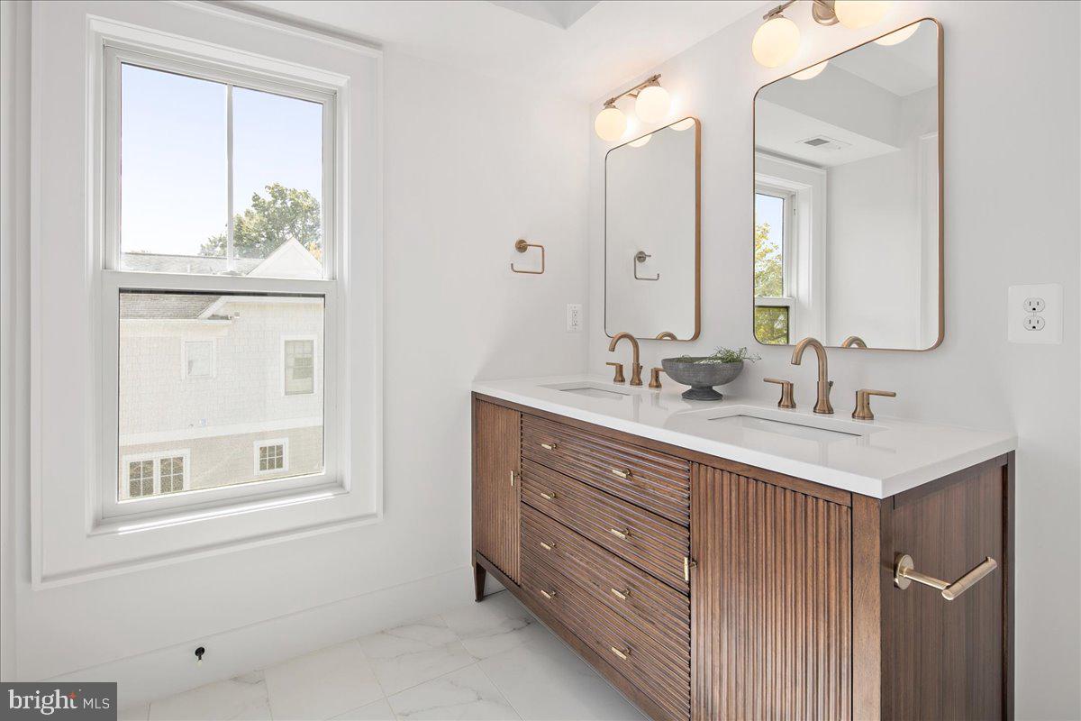 915 N IRVING ST, ARLINGTON, Virginia 22201, 4 Bedrooms Bedrooms, ,4 BathroomsBathrooms,Residential,For sale,915 N IRVING ST,VAAR2068142 MLS # VAAR2068142